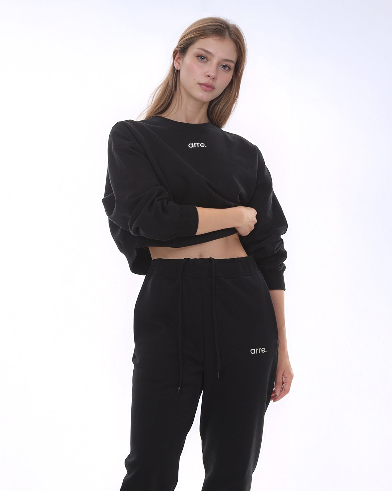 CROPPED RELAXED CREW SWEAT - black