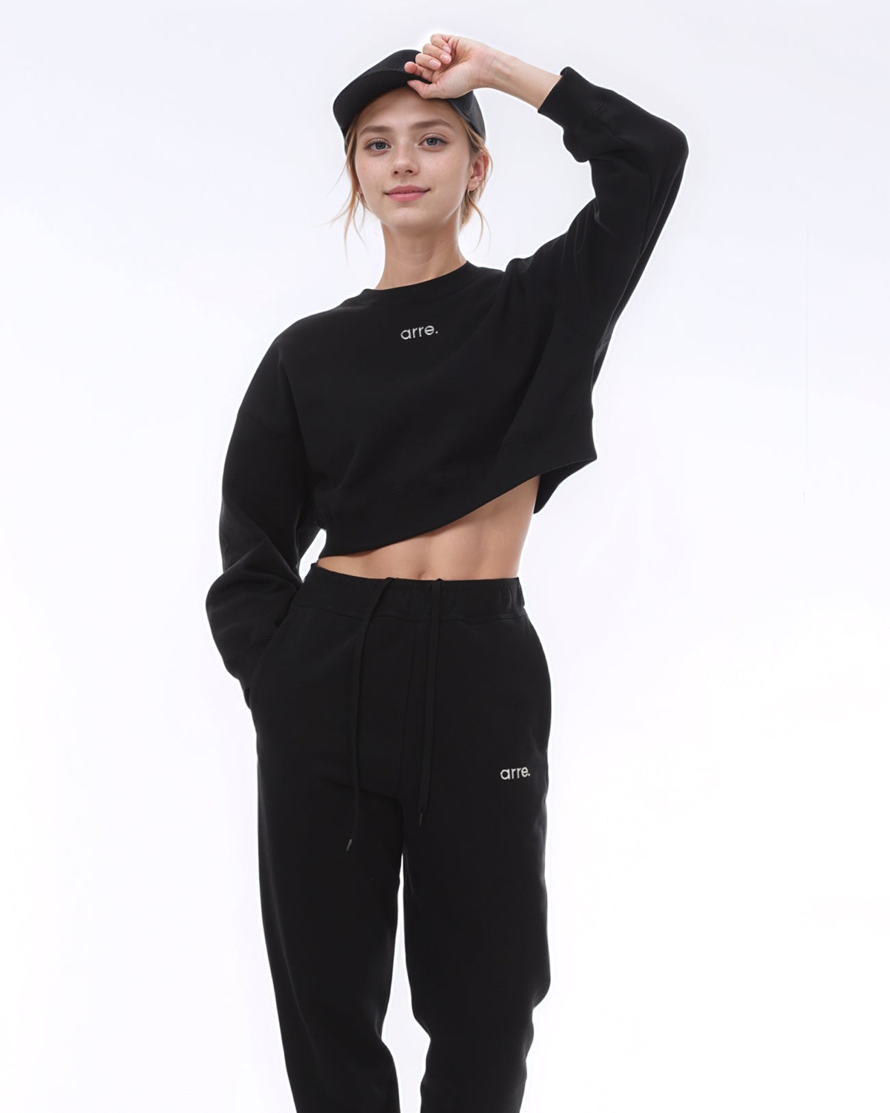 CROPPED RELAXED CREW SWEAT - black